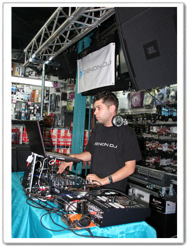 Denon DJ Roonie G Live