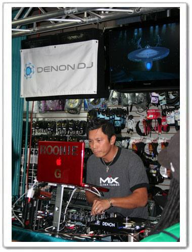Denon DJ Roonie G Live